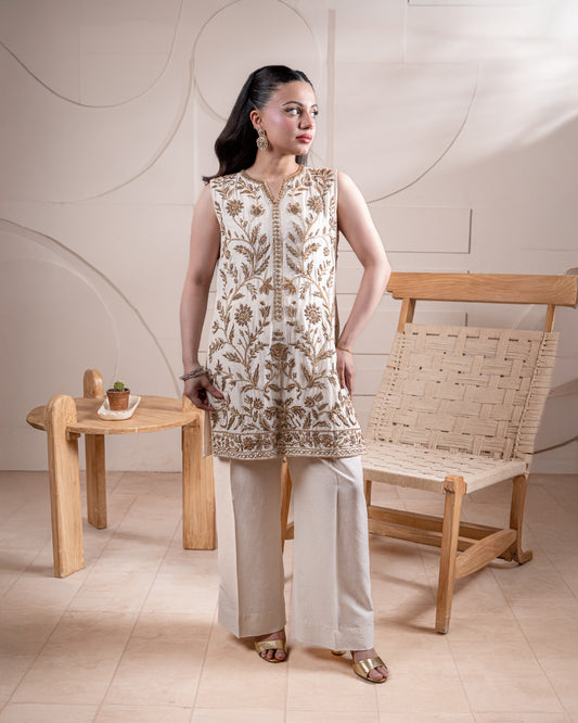 Ivory sleeveless embroidered kurta set